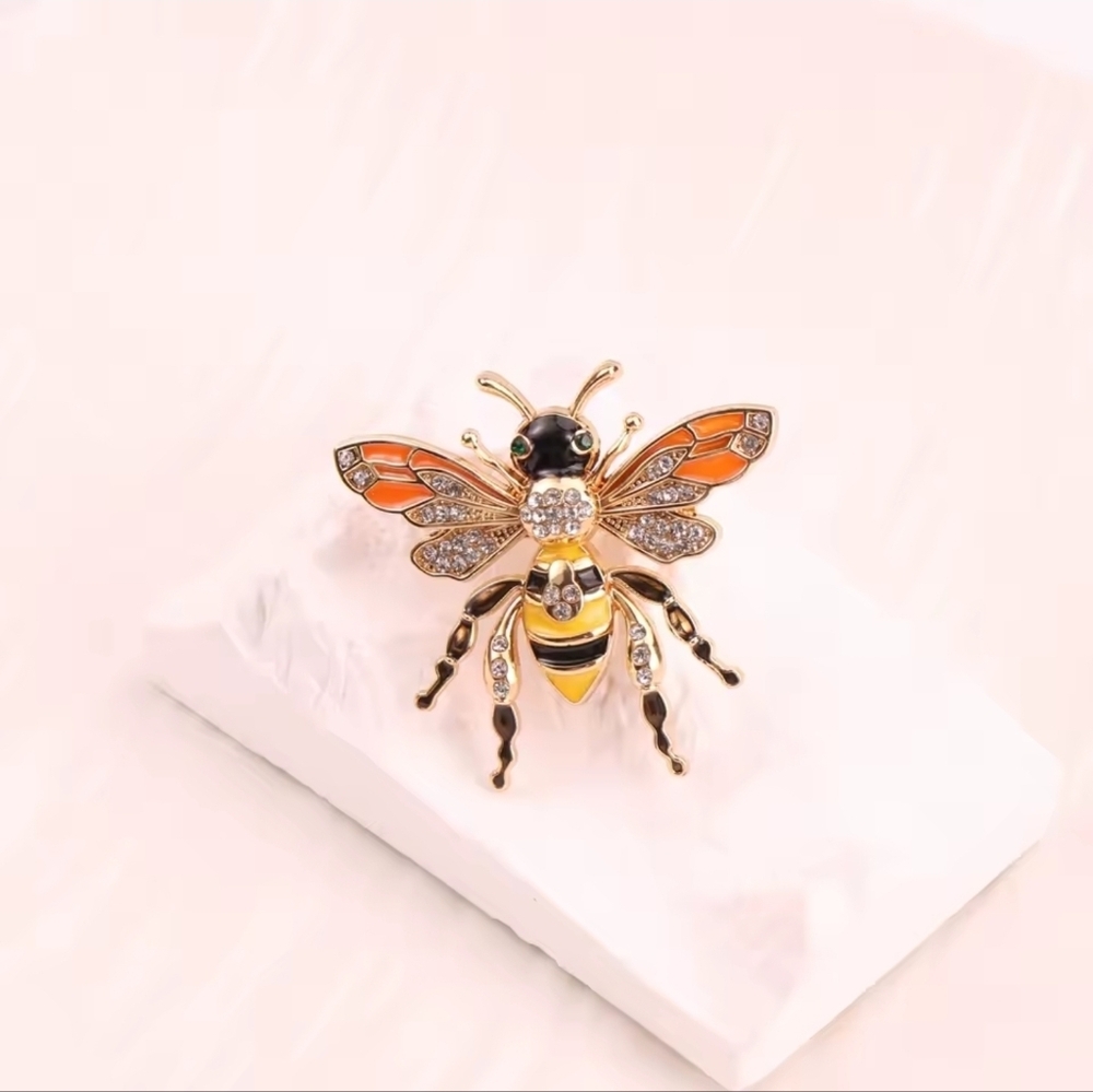 Gold and Orange Bee Brooch - Picture 4 of 7